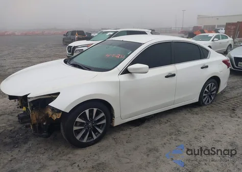 2017 Nissan Altima 2.5 Sv z USA, uszkodzony, nr VIN 1N4AL3AP8HC135283